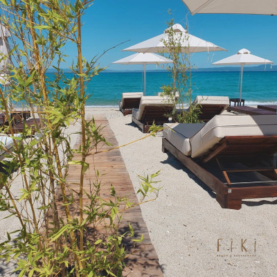 «Fiki Beach Bar & Restaurant»: Ένας lounge καλοκαιρινός προορισμός για μπάνιο, καλό φαγητό και δροσερά cocktails