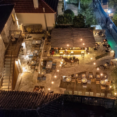 Ginger Bar: Το cocktail spot της Αφύτου με θέα, μουσική και ξεχωριστά vibes