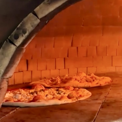 Pizza Rio: Mία ιστορία που ξεκίνησε το 1975 και συνεχίζει να σερβίρει εξαίσια πίτσα στη Σιθωνία