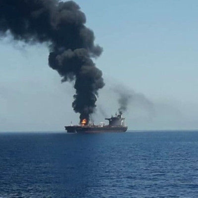 Ιράν: Αμερικανικά πλήγματα γύρω από τα στενά του Ορμούζ