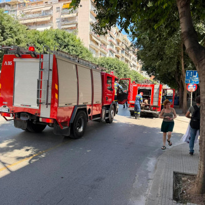 Θεσσαλονίκη: Φωτιά σε σπίτι στο κέντρο - Τρία άτομα απεγκλωβίστηκαν (βίντεο)