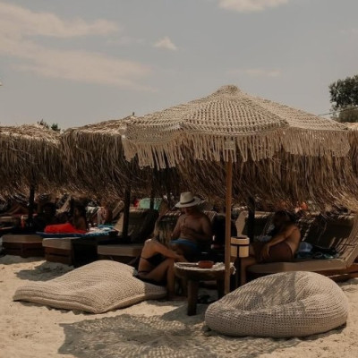 Livrochio Beach Bar: Το αγαπημένο beach spot στην Τρανή Αμμούδα Χαλκιδικής