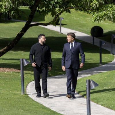 Έφτασε στη Γαλλία ο Β. Ζελένσκι για την σύνολο κορυφής των G7 - Προθέσεις για τετ-α-τετ με Ν. Τραμπ (βίντεο)