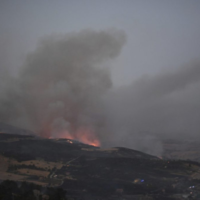 Μεγάλη πυρκαγιά έξω από την πόλη Όλμπια στη Σαρδηνία