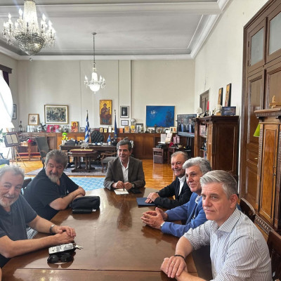 Στο περίμενε για τις μεταφορές μαθητών