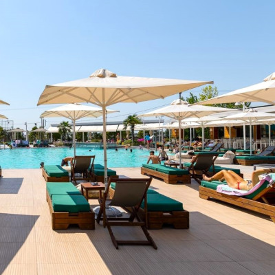 El Mar Pool Bar: Η καλοκαιρινή όαση στα δυτικά περίχωρα της Θεσσαλονίκης