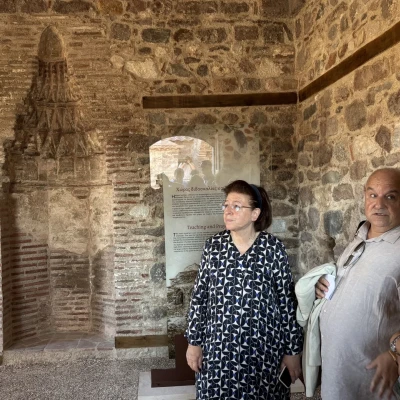 Λ. Μενδώνη από Λέσβο: Παρέδωσε τρία εμβληματικά έργα πολιτισμού σε Πέτρα και Μόλυβο