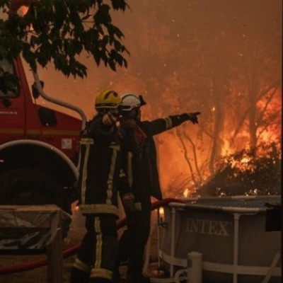 Φλέγονται Γαλλία και Ισπανία:: Σε απόσταση 15 χλμ από το Μπορντό οι φλόγες - 320.000 άνθρωποι απομακρύνθηκαν από τα σπίτια τους
