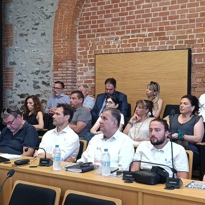 Περιφέρεια: Έξι όροι για τις αμμοληψίες για την επέκταση του 6ου προβλήτα