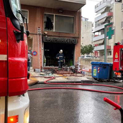 Θεσσαλονίκη: Φωτιά σε φαρμακείο στον Ευόσμο (βίντεο)
