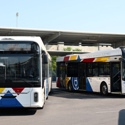 Θεσσαλονίκη: Παρελήφθησαν τα 50 νέα ηλεκτρικά λεωφορεία του ΟΑΣΘ - Στους δρόμους από την 1η Σεπτεμβρίου (βίντεο)