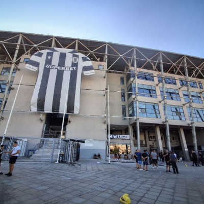«Φορτσάρουν» οι οπαδοί του ΠΑΟΚ: Δεύτερη ημέρα διαμαρτυριών έξω από την Τούμπα για την πώληση του Κωνσταντέλια