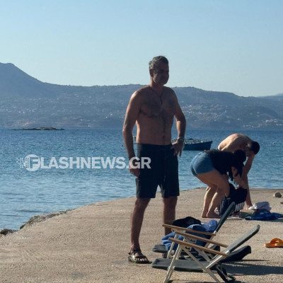 Οι... βουτιές του Κυριάκου Μητσοτάκη στο Μαράθι Χανίων