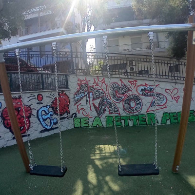 Θεσσαλονίκη: Με συνθήματα και μουτζούρες βανδαλίστηκε η παιδική χαρά Τερψιθέας - Είχε παραδοθεί την περασμένη Παρασκευή