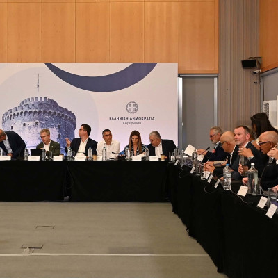 Τα εύσημα του πρωθυπουργού στον πρύτανη του ΔΙΠΑΕ