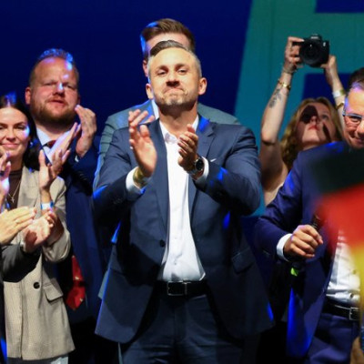 Ιστορική νίκη της ακροδεξιάς AfD στη Σαξονία-Άνχαλτ: Οι πανηγυρισμοί του Όρμπαν και η ανησυχία Παρισιού και Βαρσοβίας