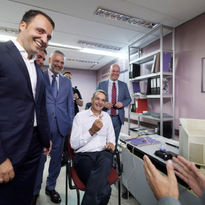 Οι δύο Ελλάδες