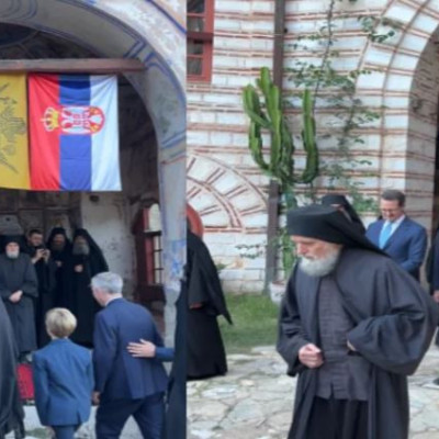 Άγιον Όρος: Ιστορική επίσκεψη τριών γενιών της σερβικής βασιλικής οικογένειας στη Μονή Χιλανδαρίου (βίντεο)