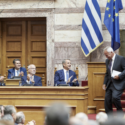 Η ανθοδέσμη για τον Ανδρουλάκη
