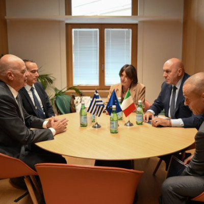 Συνάντηση Νίκου Δένδια - Γκουίντο Κροσέτο: Στο επίκεντρο η ευρωπαϊκή άμυνα και η επιχείρηση «ΑΣΠΙΔΕΣ»