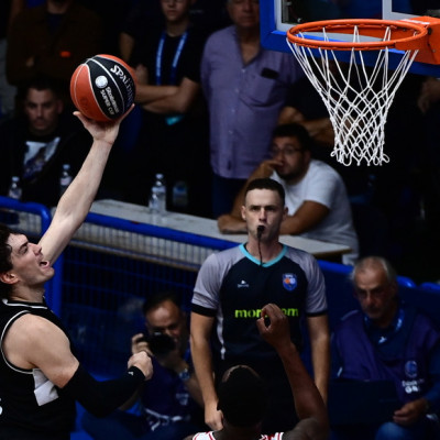 Μπάσκετ: Ο αξιόμαχος ΠΑΟΚ έβαλε δύσκολα στον Ολυμπιακό που κατέκτησε το Super Cup (βίντεο)