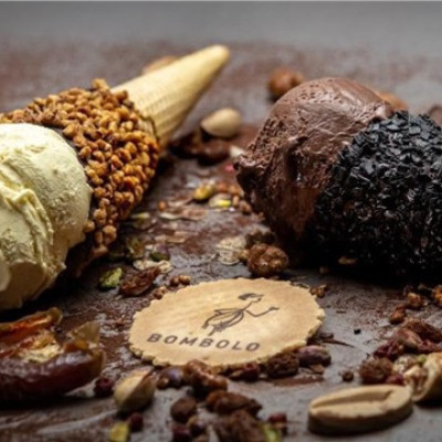Bombolo: Χειροποίητο gelato με καθαρή γεύση, δεκάδες επιλογές και βάφλες που αξίζει να δοκιμάσεις μέχρι την τελευταία τους μπουκιά