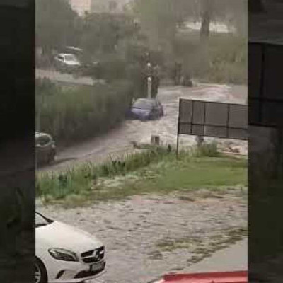 Χαλκιδική: Δρόμος μετατράπηκε σε ποτάμι μετά από βροχόπτωση στη Σίβηρη (Βίντεο)