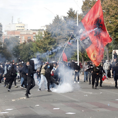Αλβανία: Σφοδρές συγκρούσεις ανάμεσα στην αστυνομία και φοιτητές και μαθητές