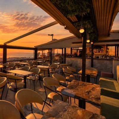 Castra Terrace Bar: Η μαγευτική θέα της Θεσσαλονίκης…συναντά τη διασκέδαση και την αυθεντική φιλοξενία