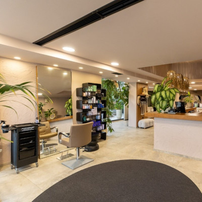 Chares Hair Boutique: Η τέχνη των μαλλιών συναντά την premium και εξατομικευμένη φροντίδα, σε ένα luxury περιβάλλον