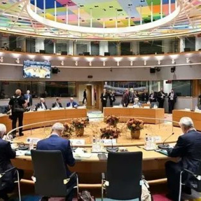 Σύνοδος Κορυφής ΕΕ: Στα άκρα η διαμάχη για τον προϋπολογισμό των 1,622 τρισ. και την ενέργεια - Το τελεσίγραφο Μακρόν