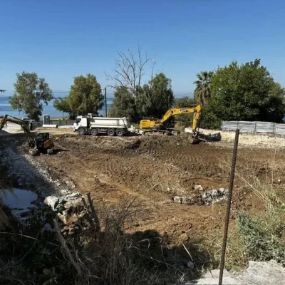Καλαμαριά: Οι ευθύνες και οι χαμένες ευκαιρίες που επέτρεψαν την ανέγερση κατοικιών δίπλα στο «Παναγία» και η πρόταση για λύση
