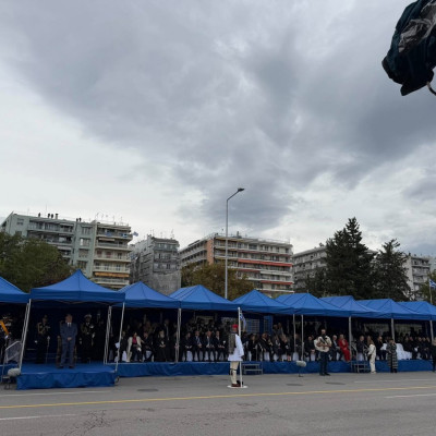 Οι selfies και τα «πηγαδάκια» της εξέδρας των επίσημων