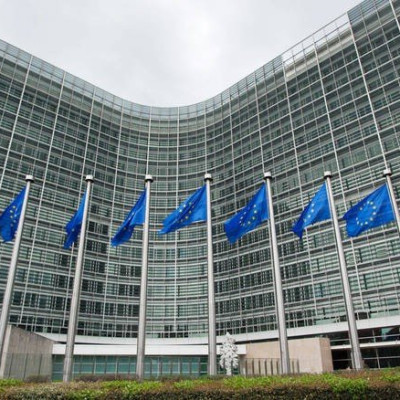 Ευρωπαϊκή Επιτροπή: Σταθερές οι προμήθειες πετρελαίου - Ανησυχία για τα καύσιμα αεροπλάνων