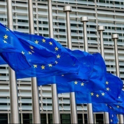 Κομισιόν: Διαδικασία επί παραβάσει κατά της Ελλάδας για το «μαύρο χρήμα»